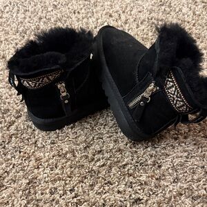 Ugg-style Boots with Zipper